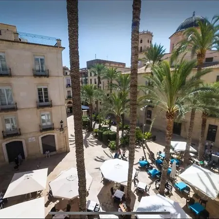 Beach, History And Center In One Apartment